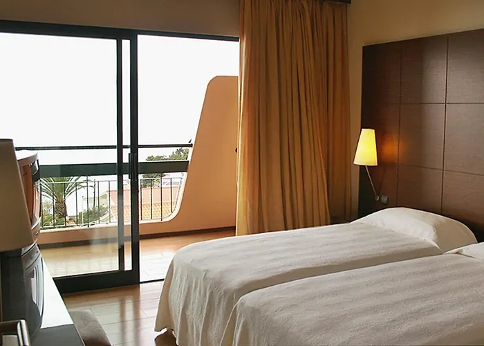 Dom Pedro Garajau Hotel