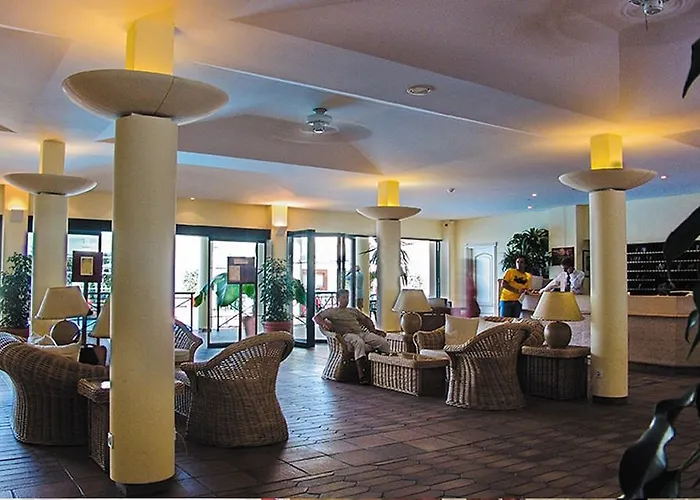 Dom Pedro Garajau Hotel 3*